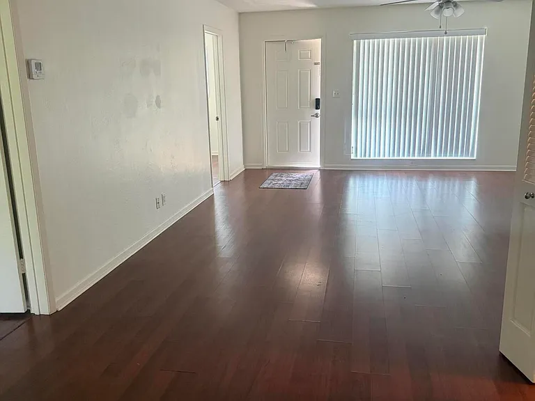 1151 NE 26th Ave — Photo 11