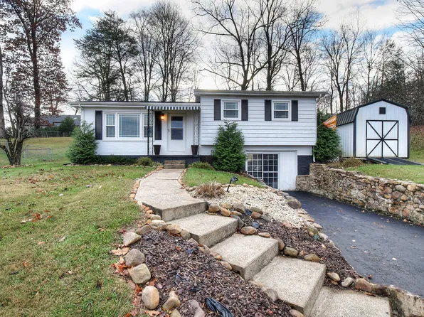 1809 Colonial Ridge Rd, Johnson City, TN 37604