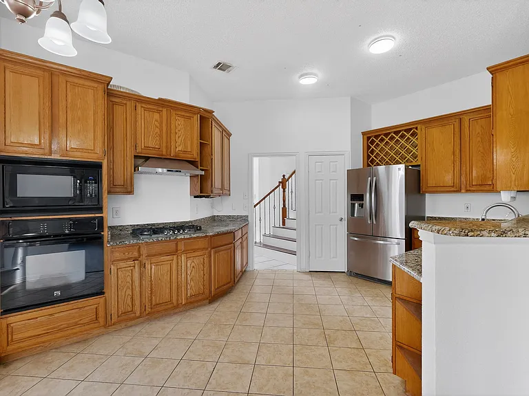 636 N Allen Rd — Photo 10