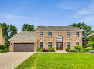 1102 Loyola Dr, Libertyville, IL