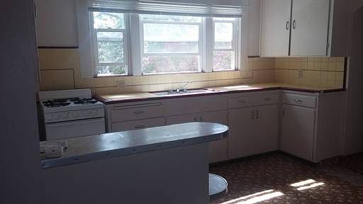 2nd image of 919 W 18th St APT 4