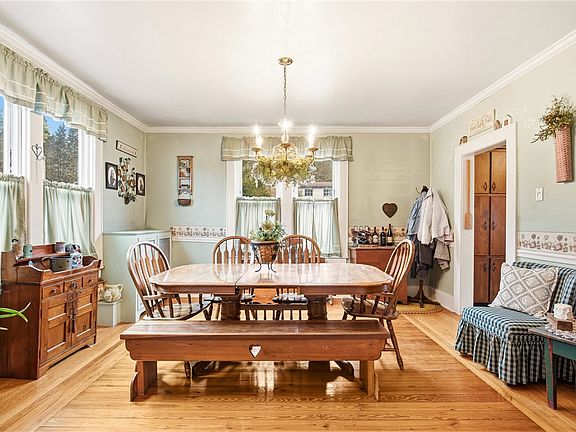 3rd image of 810 W Main St