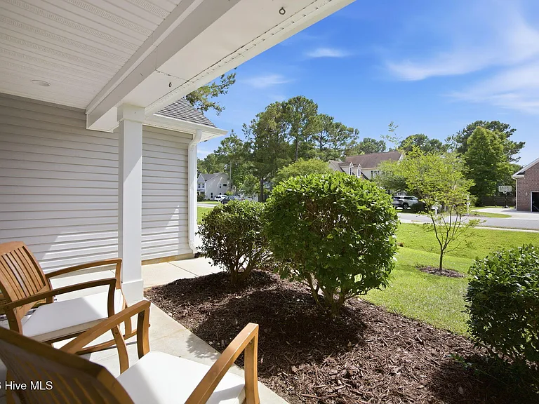 611 Majestic Oaks Dr — Photo 10