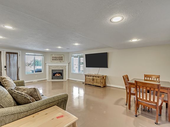 4th image of 1768 E Park View Ln #B
