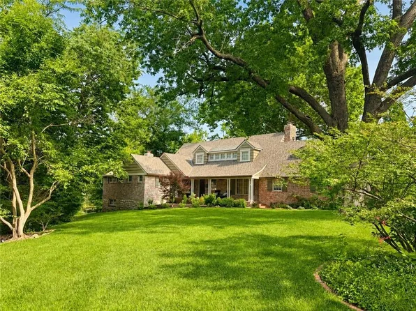 2312 Tomahawk Rd, Mission Hills, KS 66208