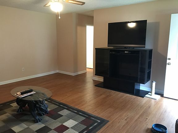 3rd image of 207 Lakewood Dr