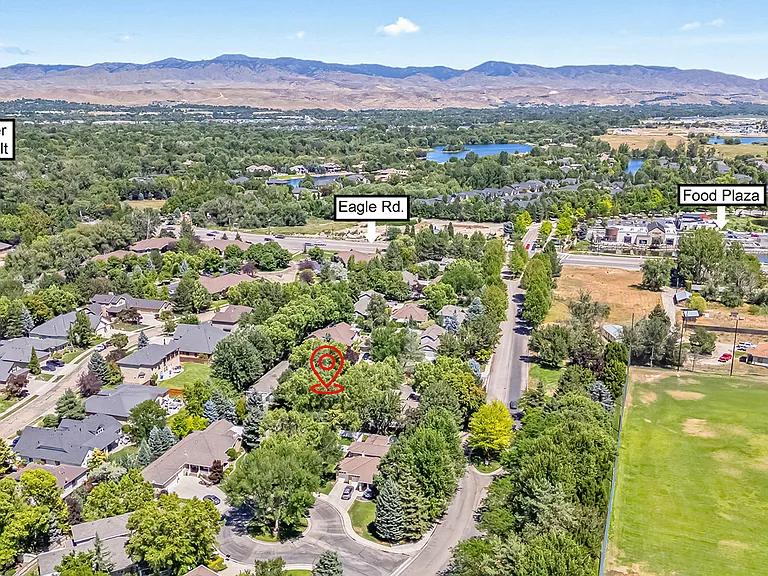 246 W Colchester Dr — Photo 57