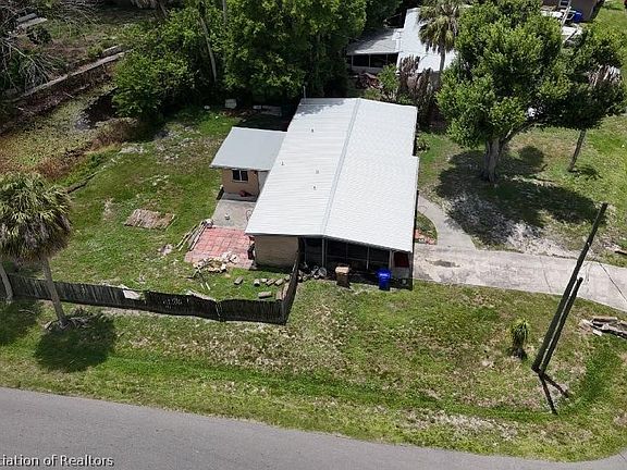 4th image of 1001 SE 8th Ave