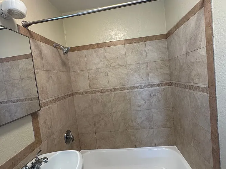 4542 N Lakewood Blvd. — Photo 22
