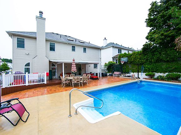 5th image of 15 Boyce Ave