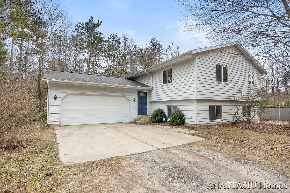 15882 Taylor St photo 1
