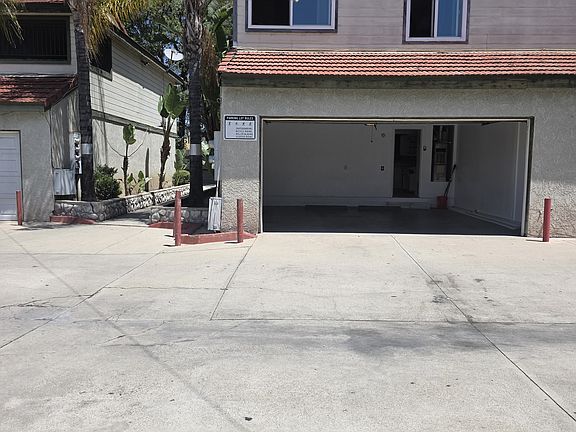 5th image of 1003 W 9th St #13