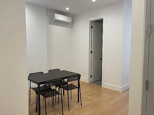 3rd image of 235 Bainbridge St APT 1