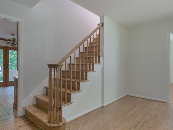4th image of 4010 Tall Oaks Dr