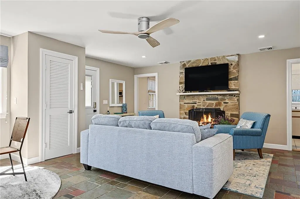 2 bed, 950 sqft, $2,500 — Photo 2