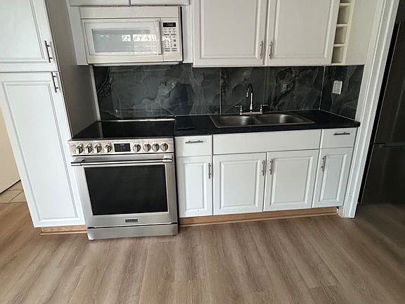 5th image of 4950 Dunes Cir