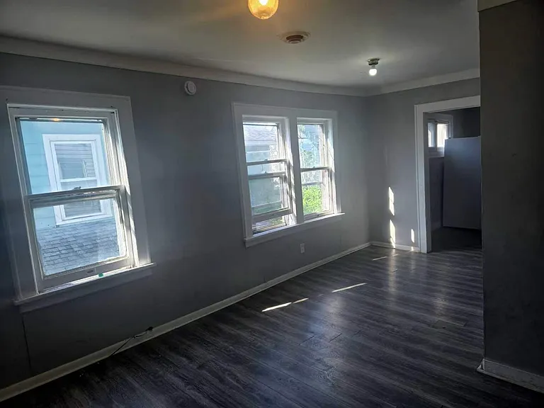 25 Stuyvesant St #2L — Photo 2