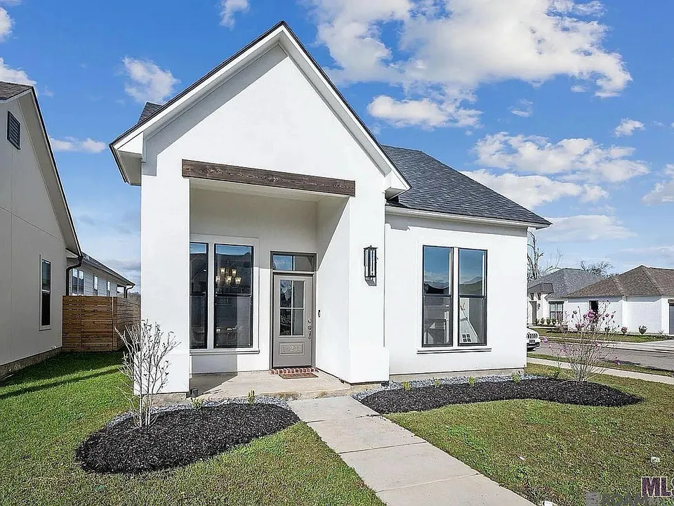 10238 Grayton Dr