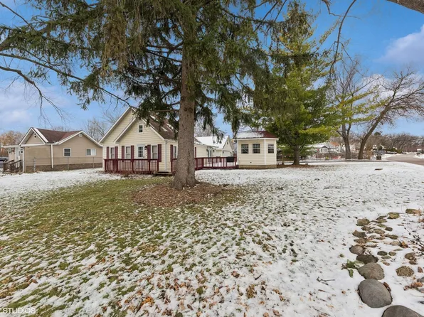 522 W Hawthorne Dr, Round Lake Beach, IL 60073