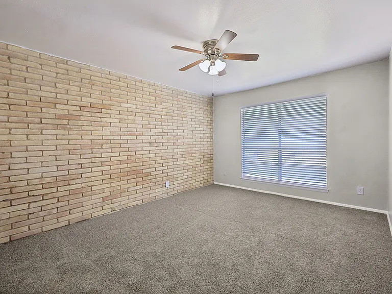 Premier Gardens Apartments — Photo 35