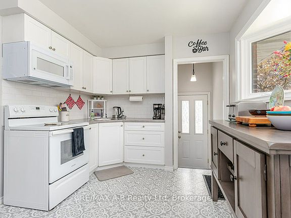 3rd image of 61 McDonald St