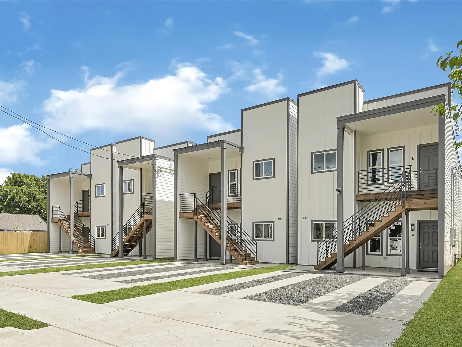 3 bed, 2.0 bath, 1100 sqft, $1,600 — Photo 3