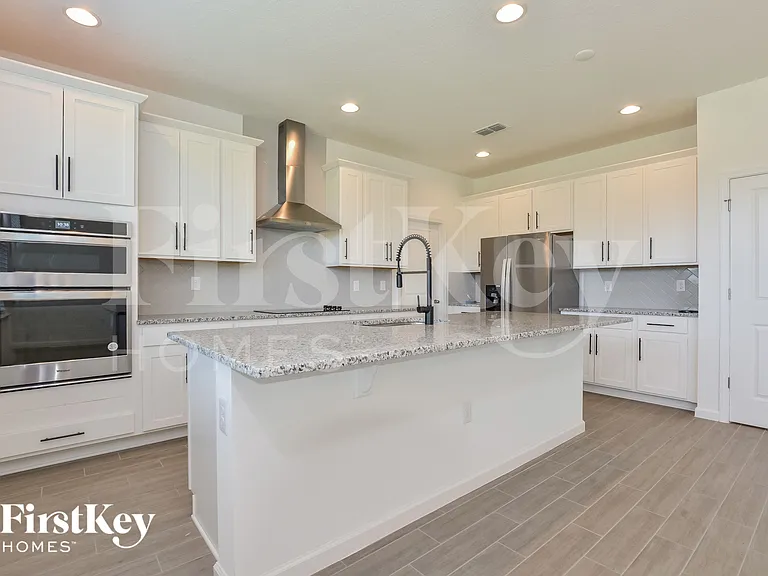 611 Avila Pl — Photo 5