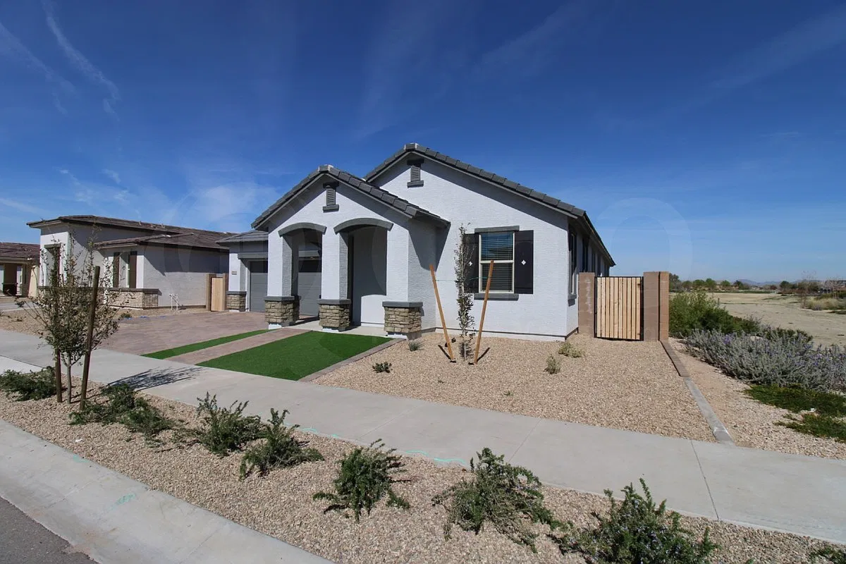 4 bed, 3.0 bath, 2319 sqft, $2,549 — Photo 2