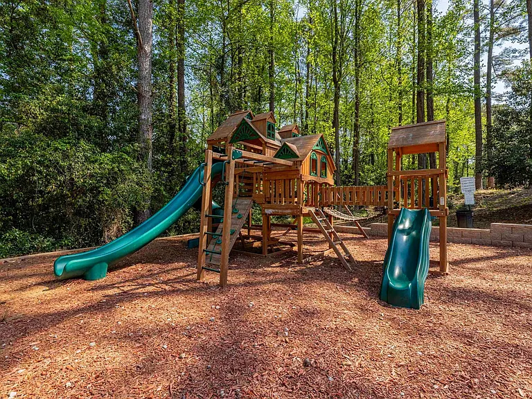Hampton Hall | Comfort, Convenience, & Community All In One — Photo 15