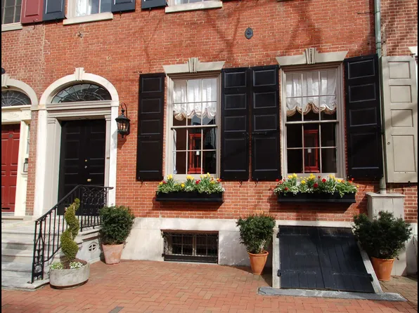 259 S 4th St, Philadelphia, PA 19106