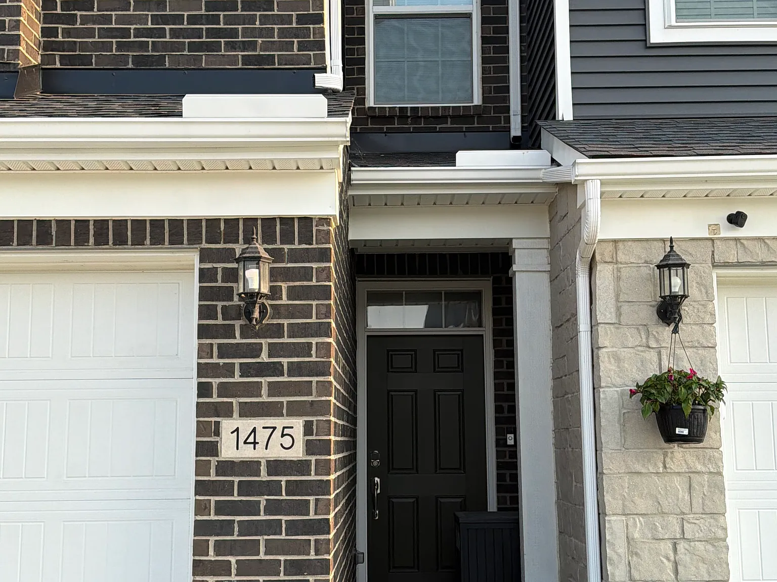 3 bed, 2.5 bath, 1883 sqft, $2,900 — Photo 2