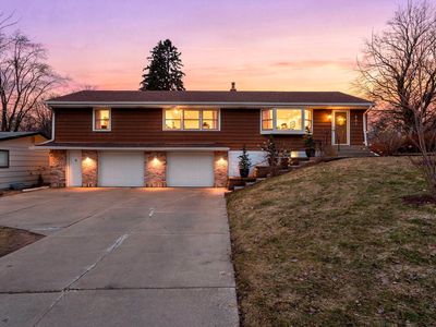 807 Rose Pl, Roseville, MN, 55113