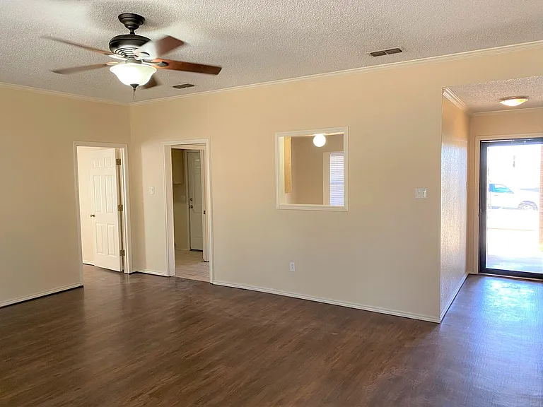 6845 Iola Ave — Photo 4