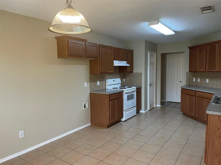 1210 Antoinette Dr — Photo 7