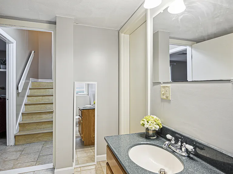 17 Clara Ln #B — Photo 8