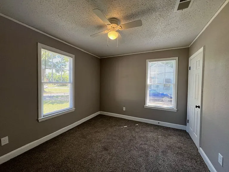3795 Wayne Ave — Photo 3