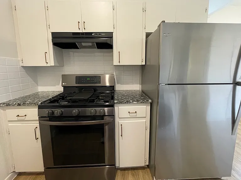 1308 Marshall St #B — Photo 4