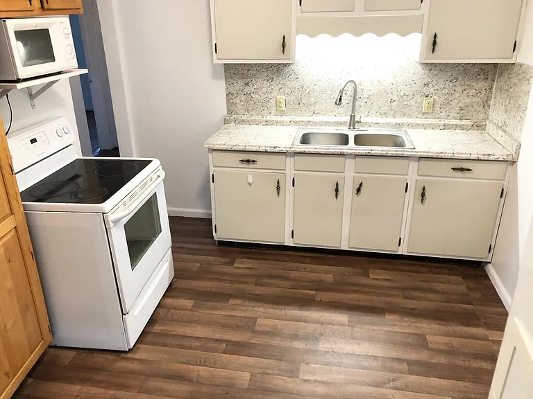 3153 W Mott Ave — Photo 2