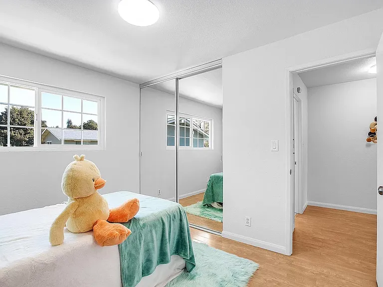 4504 Thornton Ave — Photo 16