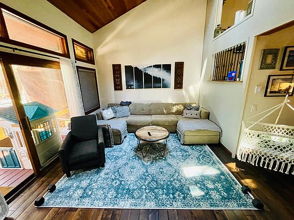 2nd floor. Common area