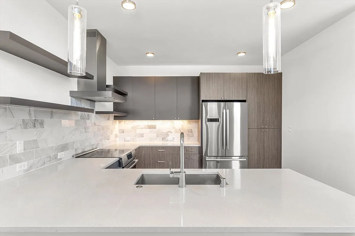 3 bed, 2092 sqft, $4,950 — Photo 4