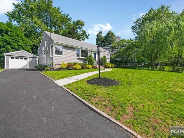 41 Rutgers Dr, Oakland, NJ 07436