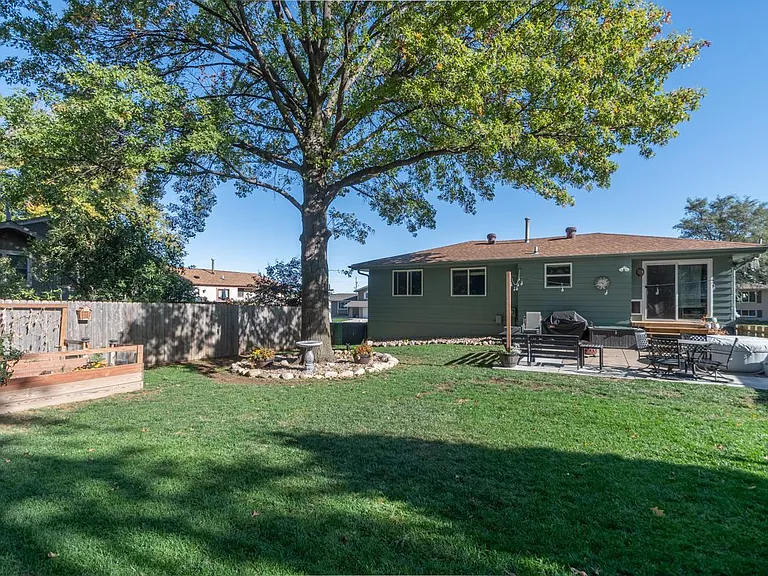 5616 S 139th St — Photo 35