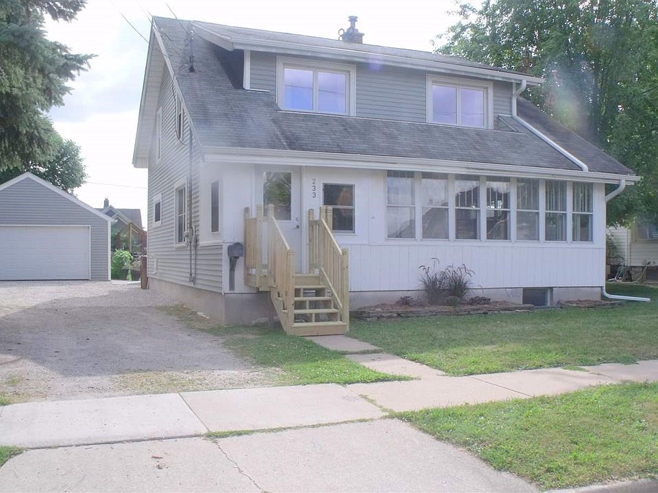Welcome to 233 Kaukauna St.