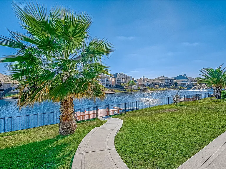 17827 Circular Quay Ln — Photo 43