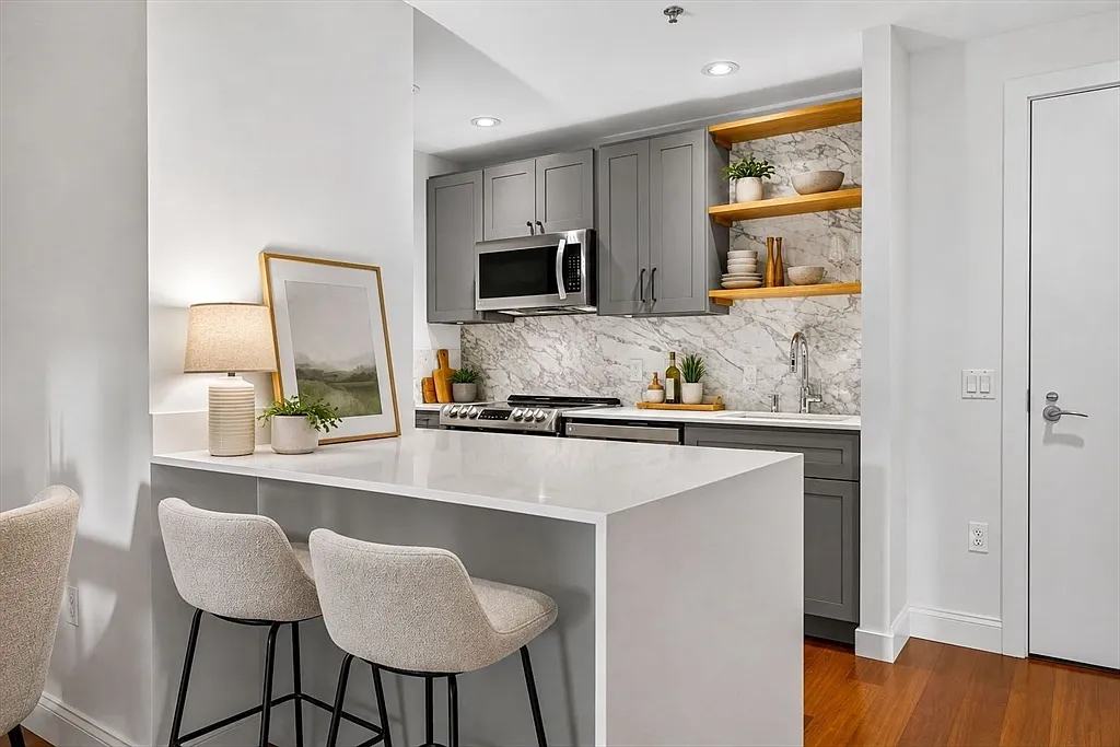 2 bed, 1.5 bath, 939 sqft, $4,100 — Photo 4