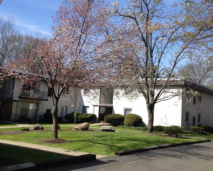 1st image of 958 S Lincoln St