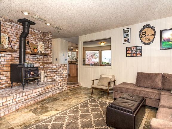 4th image of 2693 NE Buckboard Ln