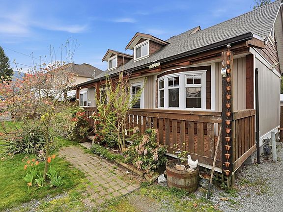 3rd image of 5565 Webster Rd