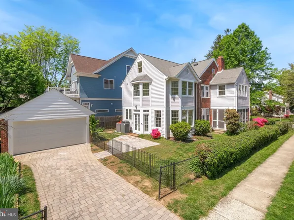4400 Ridge St, Chevy Chase, MD 20815
